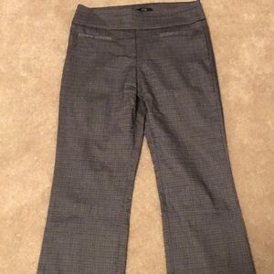 Women’s jeggins style work pant. Very stretchy